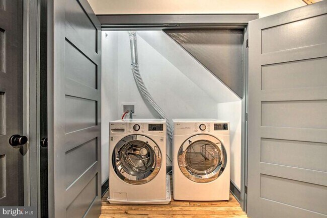 Building Photo - 2128 E Firth St