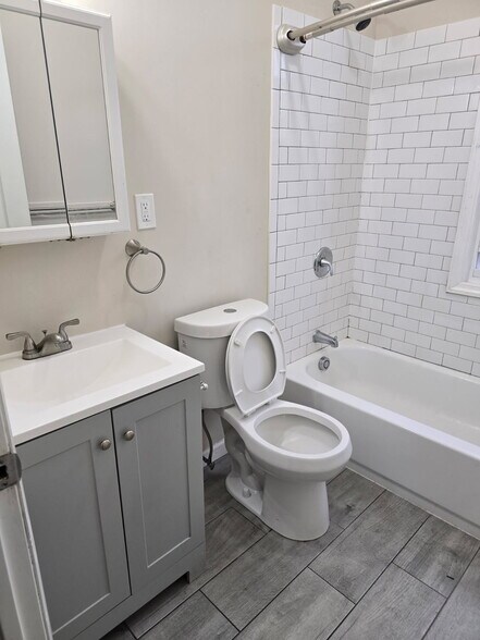 Building Photo - 584 Hunterdon St