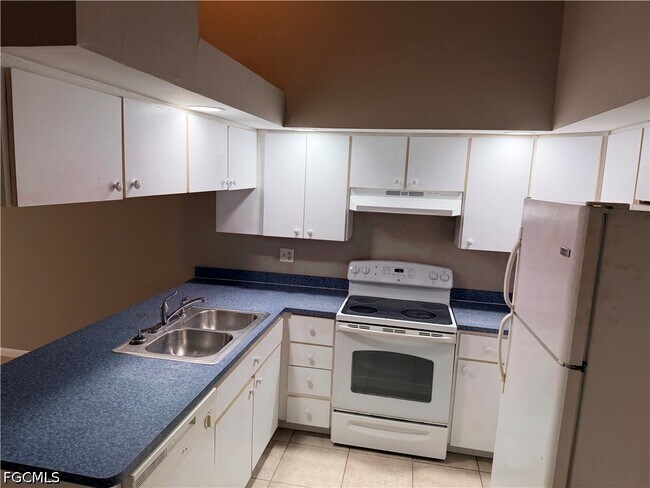 Building Photo - 1714 SW 15th Pl