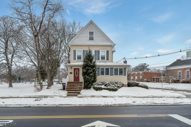 Building Photo - 302 Walnut Ave