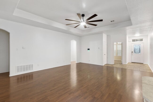 Building Photo - 207 Black Walnut Ct