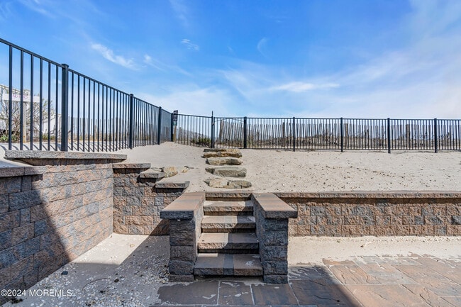 Building Photo - 3574 Ocean Terrace