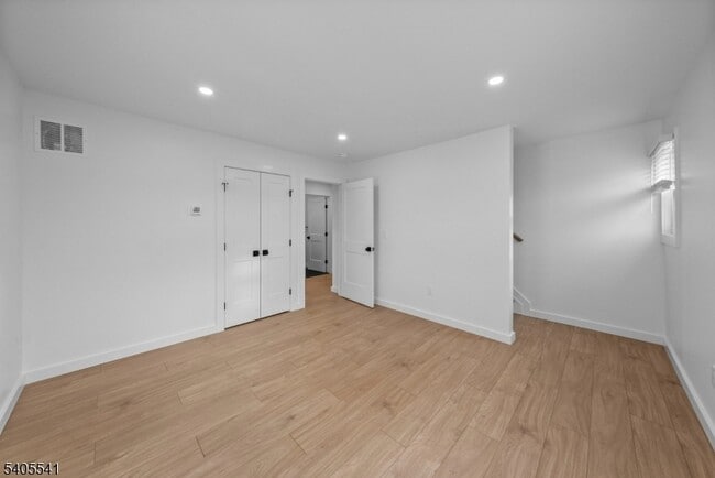 Building Photo - 80 Anderson St