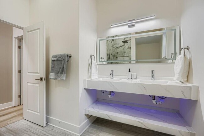 Building Photo - 18 Booker St NW