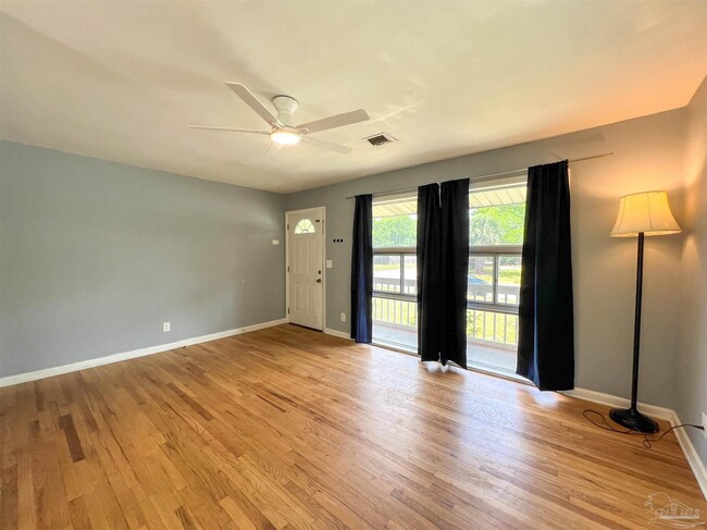 Building Photo - 3631 Forest Glen Dr