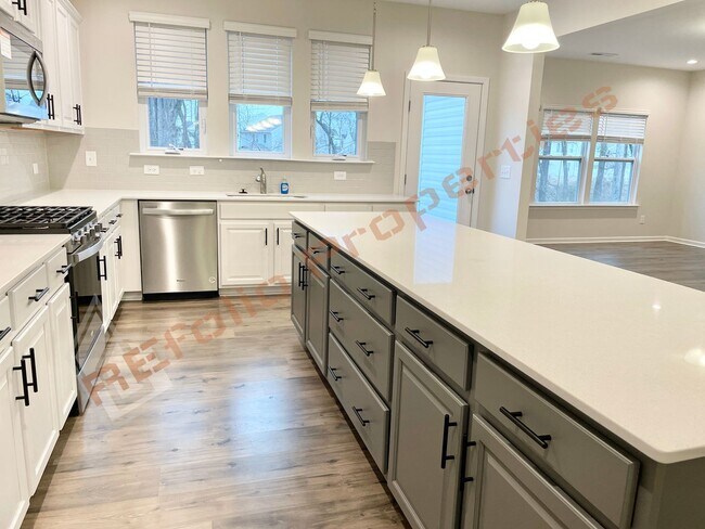 Building Photo - 924 Arlington Wood St