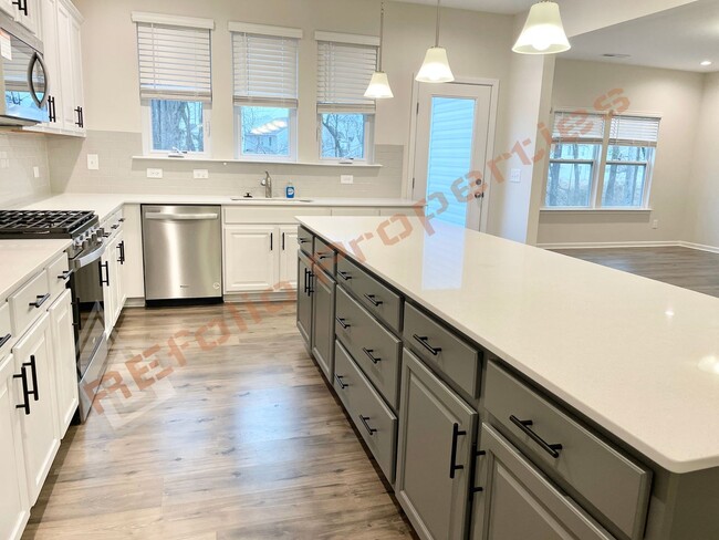 Building Photo - Gorgeous 4 Bedroom, 2.5 Bath House with Office + Loft in Arlington Meadows, Fuquay Varina, April 7!