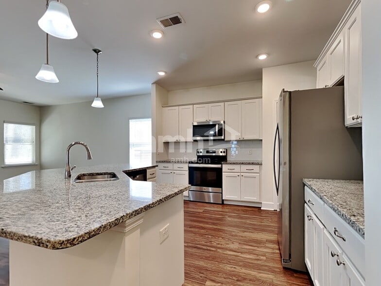 Building Photo - 201 Houston Dr