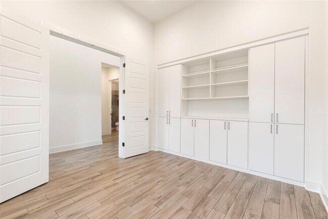 Building Photo - 12905 Padua Dr