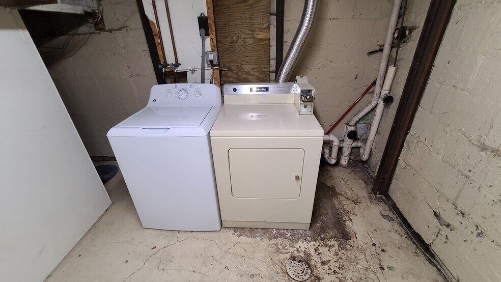 Building Photo - 1326 11th St N