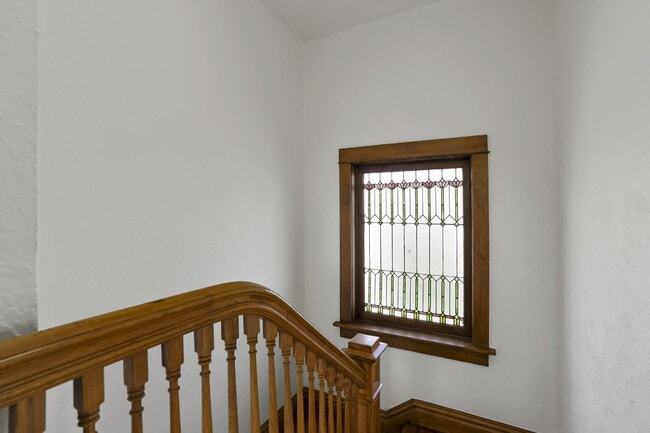 Building Photo - Historic 3 bedroom townhome with recent upgrades.
