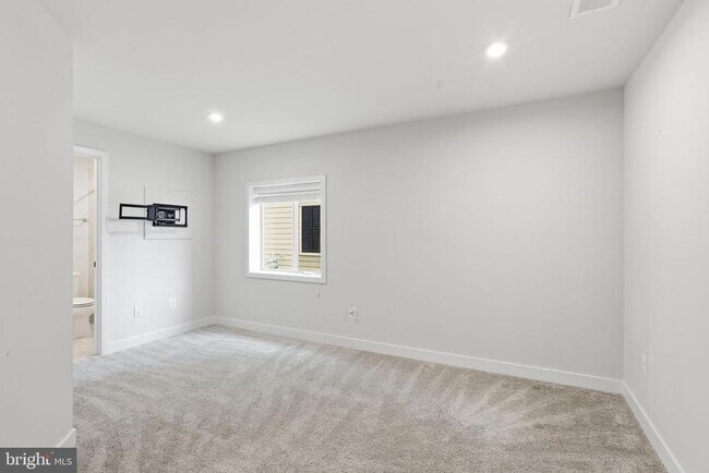 Building Photo - 18091 Red Cedar Rd