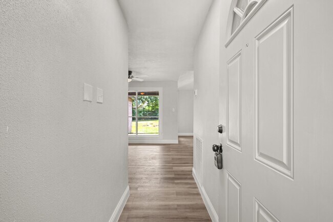 Building Photo - 22039 Rivermead Dr