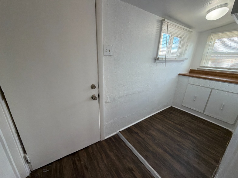 Building Photo - 221 10th St