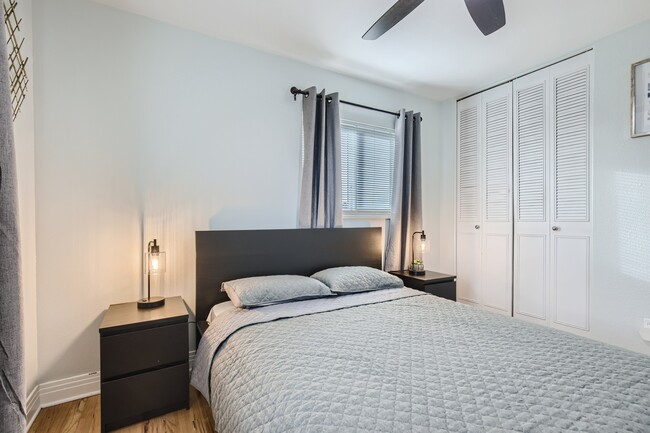 Building Photo - 660 W 79th Pl