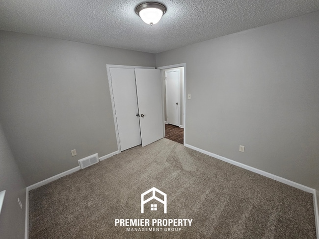 Building Photo - 5740 Fox Bend Ave