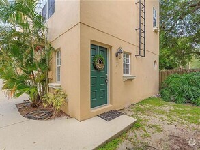 Building Photo - Private Townhouse in Heart of South Tampa