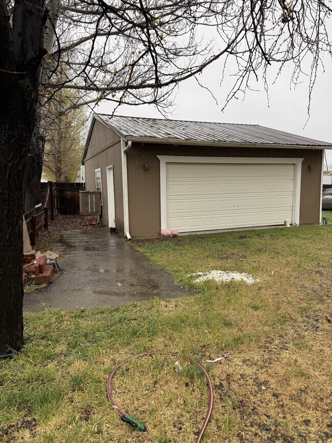 Building Photo - 4140 Bonanza Cir