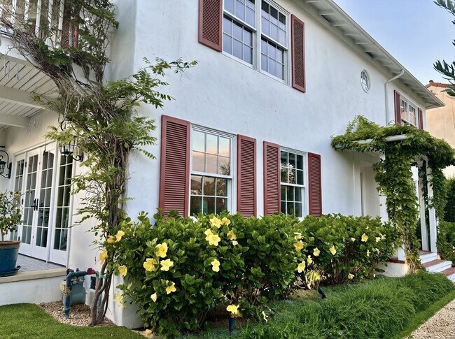 Building Photo - 1712 Anacapa St