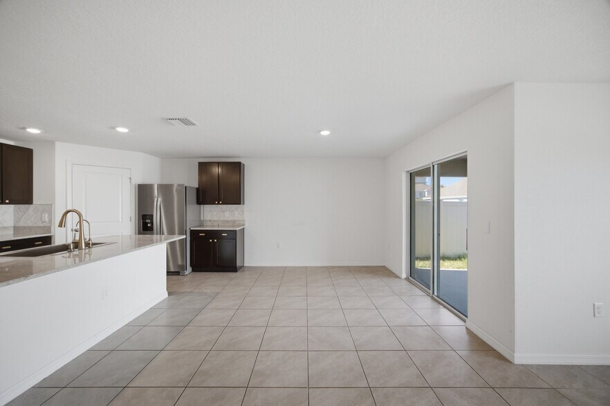 Building Photo - 2812 Gumbo Limbo Dr