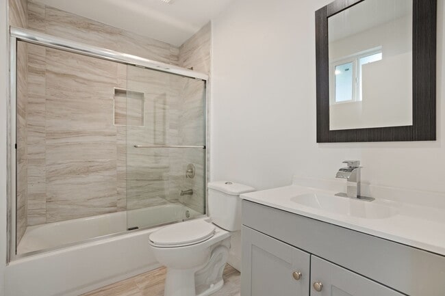 Building Photo - 4232 Rosewood Ave