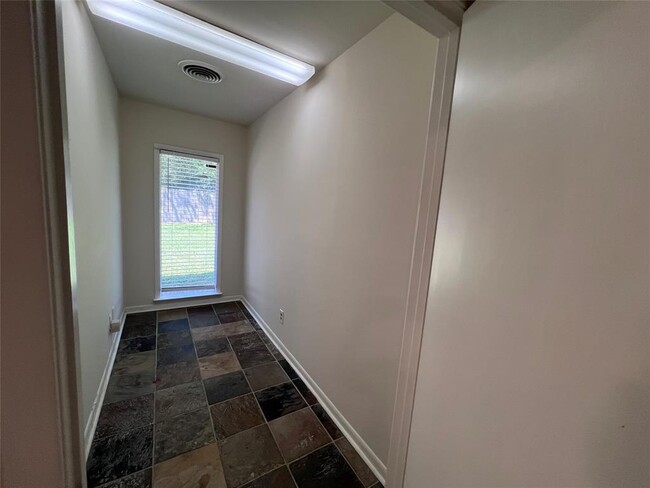 Building Photo - 9602 Fairdale Ln