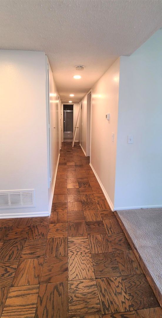 Building Photo - Single Family Home - 4 Bedrooms + 2 Baths....