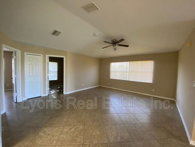 Building Photo - 1127 Gilbert Ave S