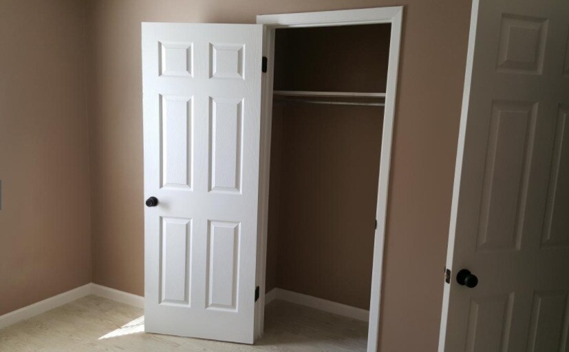 Building Photo - 943 Valley Rd