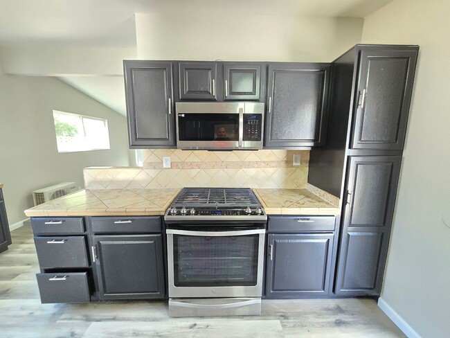 Building Photo - Spacious 4- Bedroom Remodeled Home in Palm...