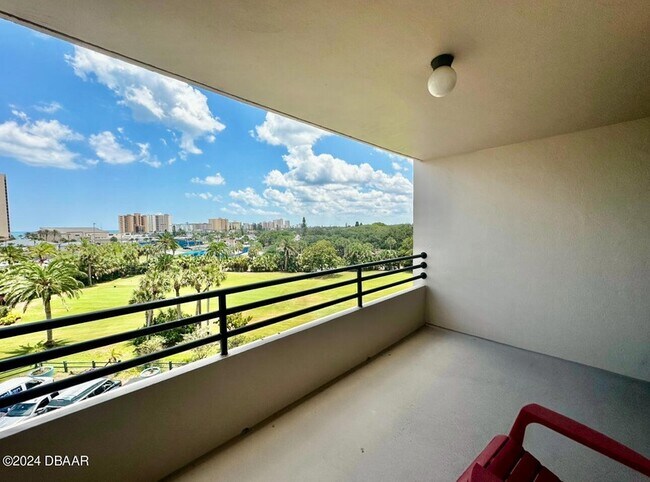 Building Photo - 1 Oceans W Blvd