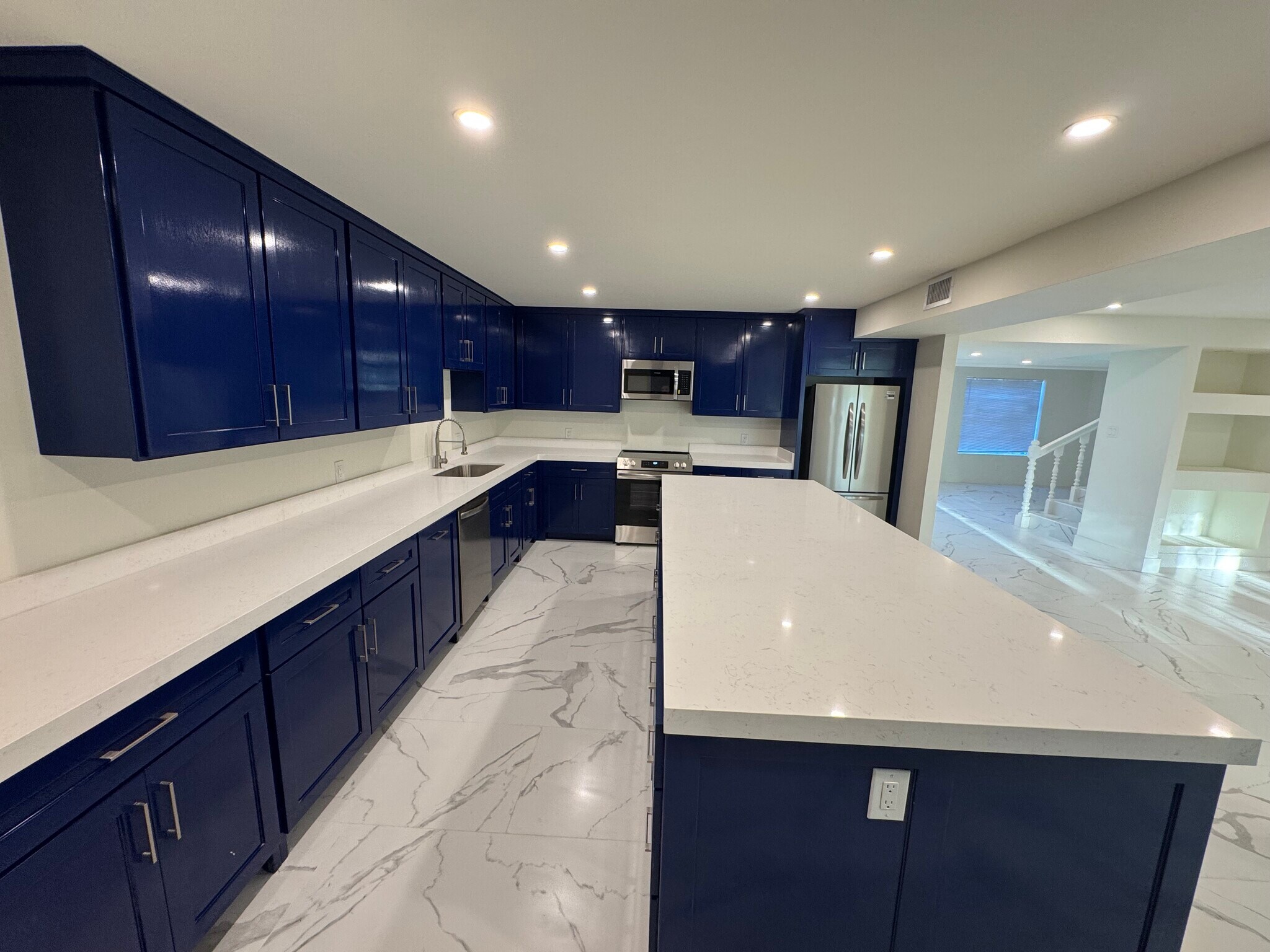 Building Photo - 13 Royale Cir