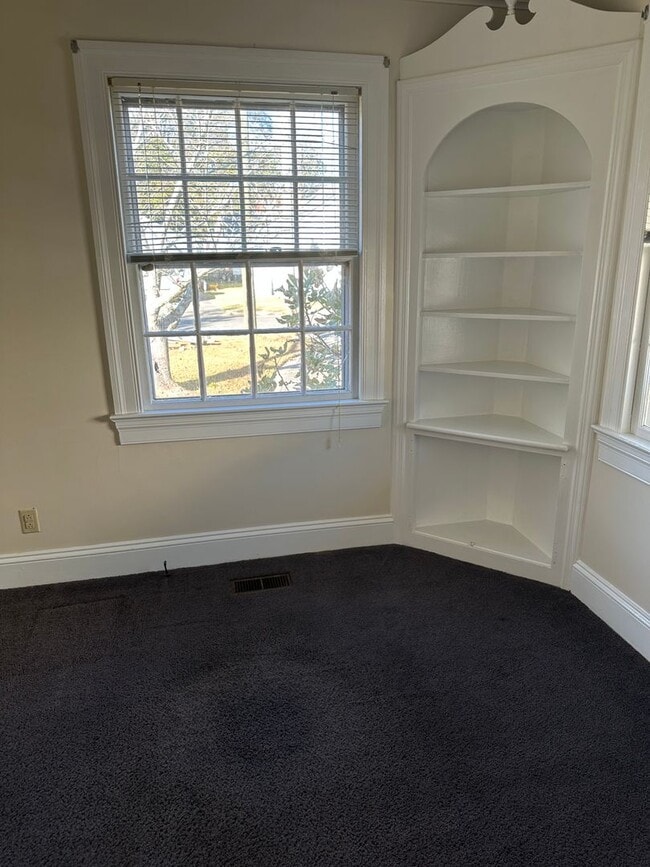 Building Photo - 1602 W Washington Ave