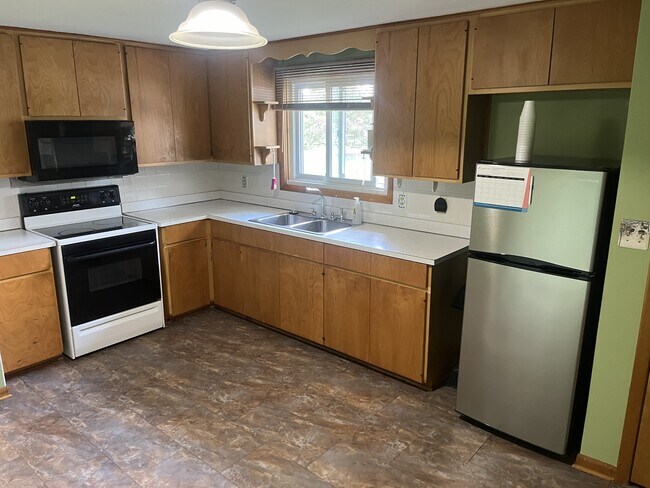 Building Photo - 4281 Middle Urbana Rd