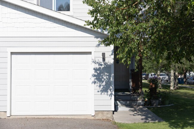 Building Photo - 2451 Daws Dr