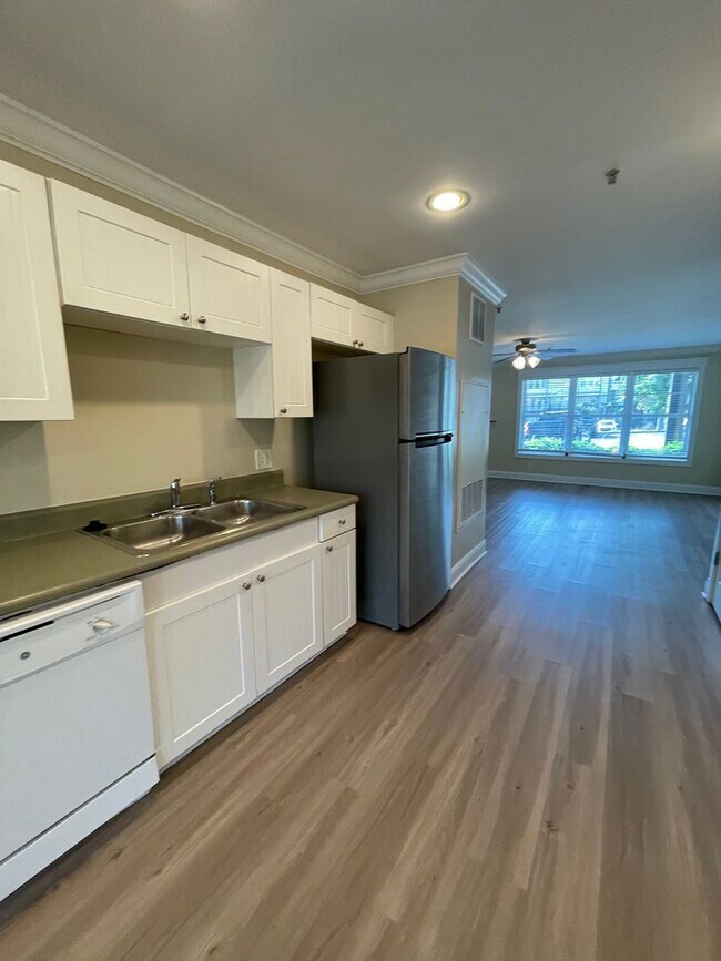 Building Photo - 15-1512 Dukes