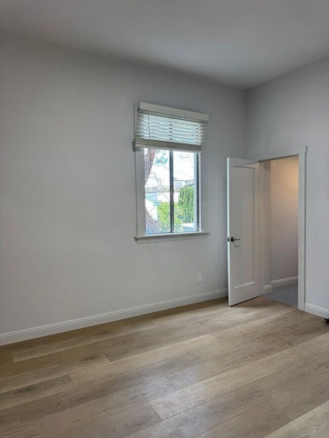 Building Photo - 169 Fair Oaks St