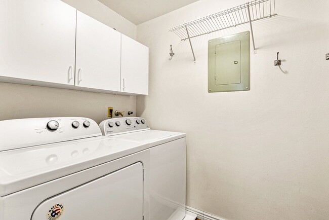 Building Photo - Remodeled 2B/2B East Boulder Apartment w/ ...