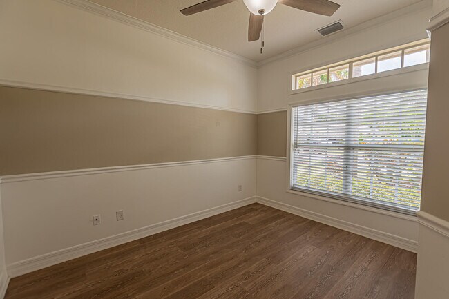 Building Photo - 1326 SW Briarwood Dr