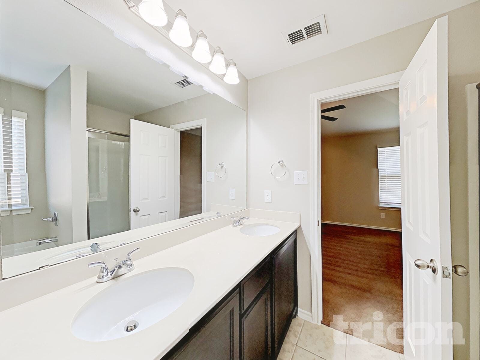 Building Photo - 1807 Kings Cross Dr