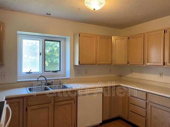 Building Photo - 125 Kyfields