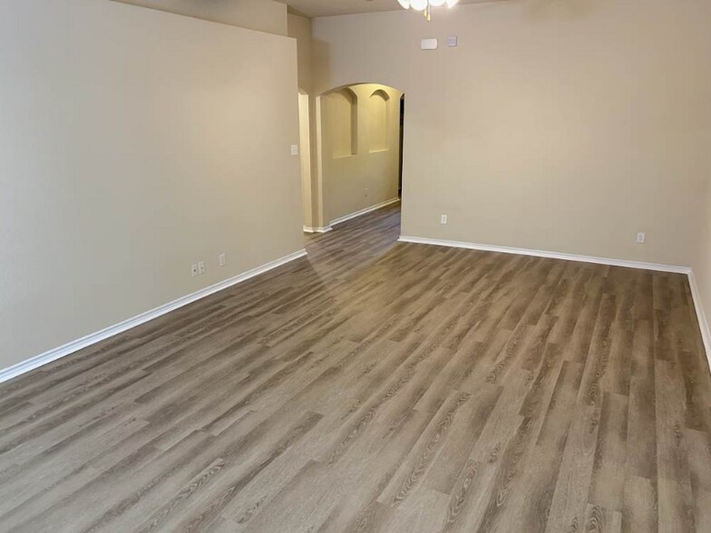 Building Photo - 6533 Sierra Madre Dr