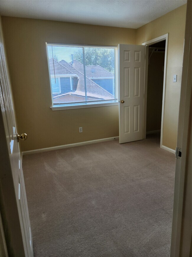Building Photo - 7631 Goudin Dr