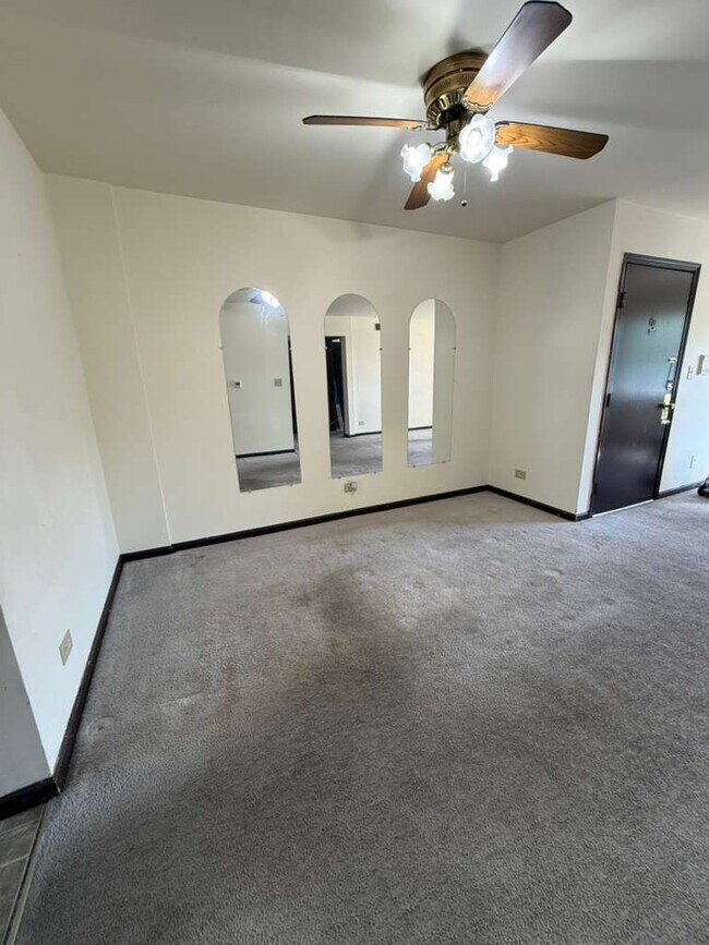 Building Photo - 363 E Rimini Ct