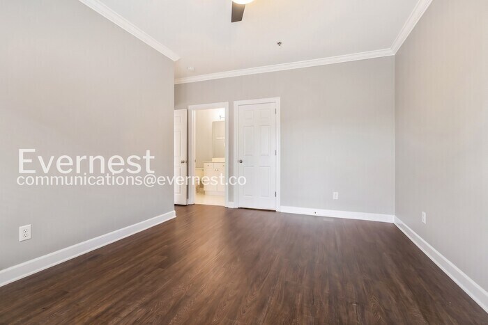 Building Photo - 116 31st Ave N
