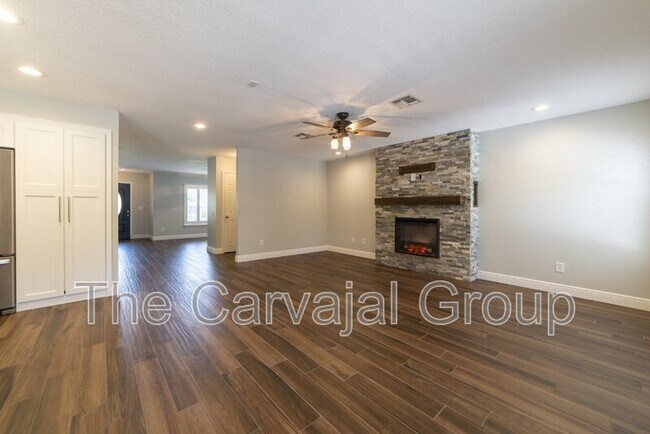 Building Photo - 1432 Bella Coola Dr