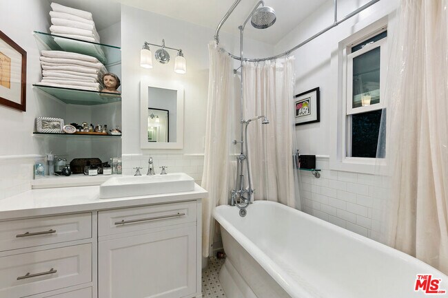 Building Photo - 1760 Nichols Canyon Rd