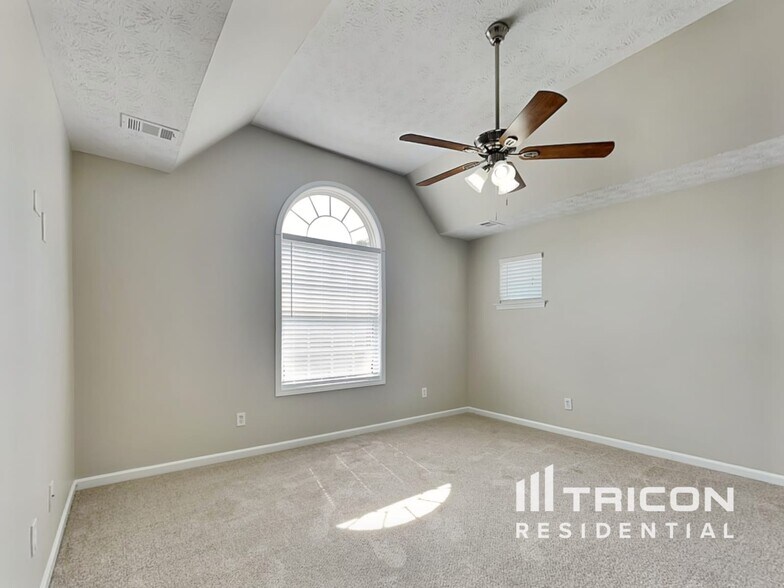 Building Photo - 4664 Parkway Cir