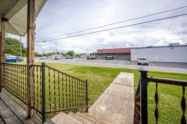 Building Photo - Cute 2 Bed 1 Bath in Pascagoula
