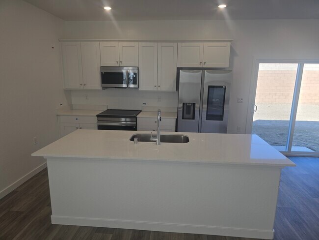 Building Photo - 2632 W Cambridge St